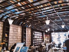 -钟书阁(松江泰晤士小镇店)