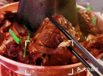 和同事来这里吃饭，非常适合团建聚餐，包厢很温馨