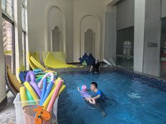 -梦翔龙湖滟澜山游泳俱乐部