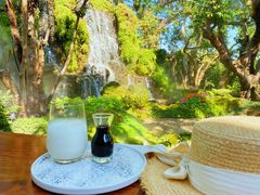-Chom Cafe and Restaurant