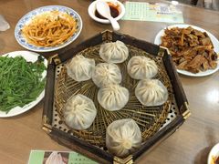 牛肉灌汤包-西安贾三灌汤包·回坊小吃·清真炒菜(北院门总店)