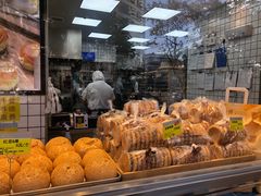 面包甜点陈列柜-鲍师傅糕点(江苏路店)