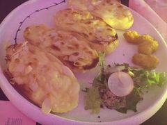 -樱花里音乐餐吧·牛扒椰子鸡(东圃店)