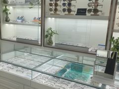 -翰佐蔡司小乐圆·依视路星趣控·暴龙眼镜折扣店