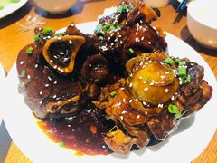 手抓酱香骨-翠山·映月湖景餐厅(映月湖公园店)