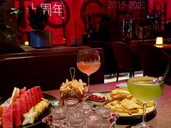 -FOUR PLAY BAR