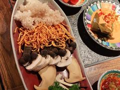 -老牌坊云南鱼豆花火锅(哈西万达店)