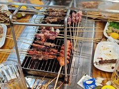 -哈尔滨小酒馆·鲜肉现穿自助烧烤(康新花园店)