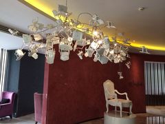 吊灯很特色-榛悦隆堡成都酒店(春熙路太古里店)