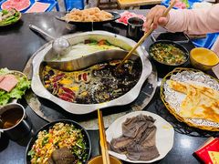 -重庆风光老灶火锅城(同德广场店)