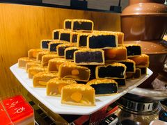 月饼-月色西餐厅·海鲜刺身·烧烤(科学城保利郡雅酒店)