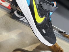 -观澜湖新城运动奥莱区