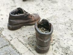 -多瑙河畔鞋履雕塑