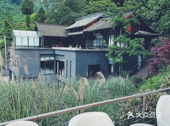 「青城山」这家酒店位于青城山后山,环境特别美