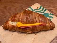 火腿芝士可颂-星巴克臻选(南京艾尚天地店)