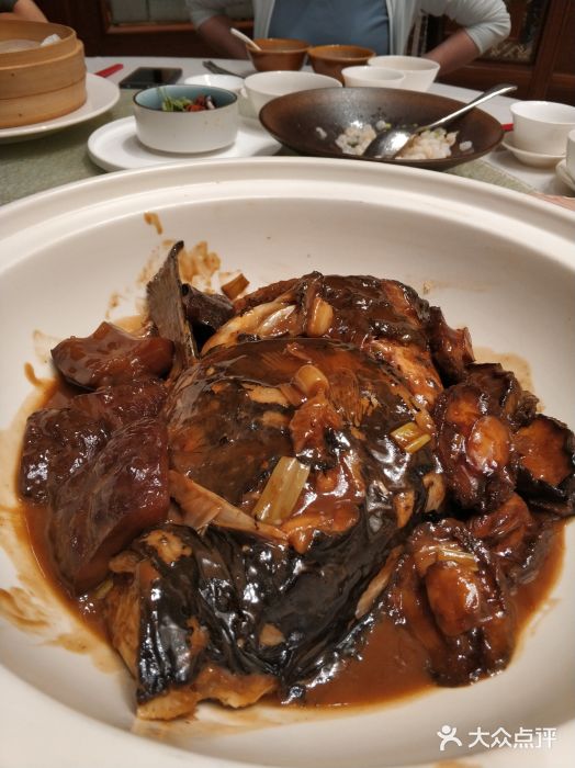 南京香格里拉·江南灶中餐厅招牌鱼头佛跳墙图片