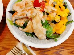 春夏芒果鸡肉芝麻菜色拉-AFS Cafe & Canteen(闽江二路店)