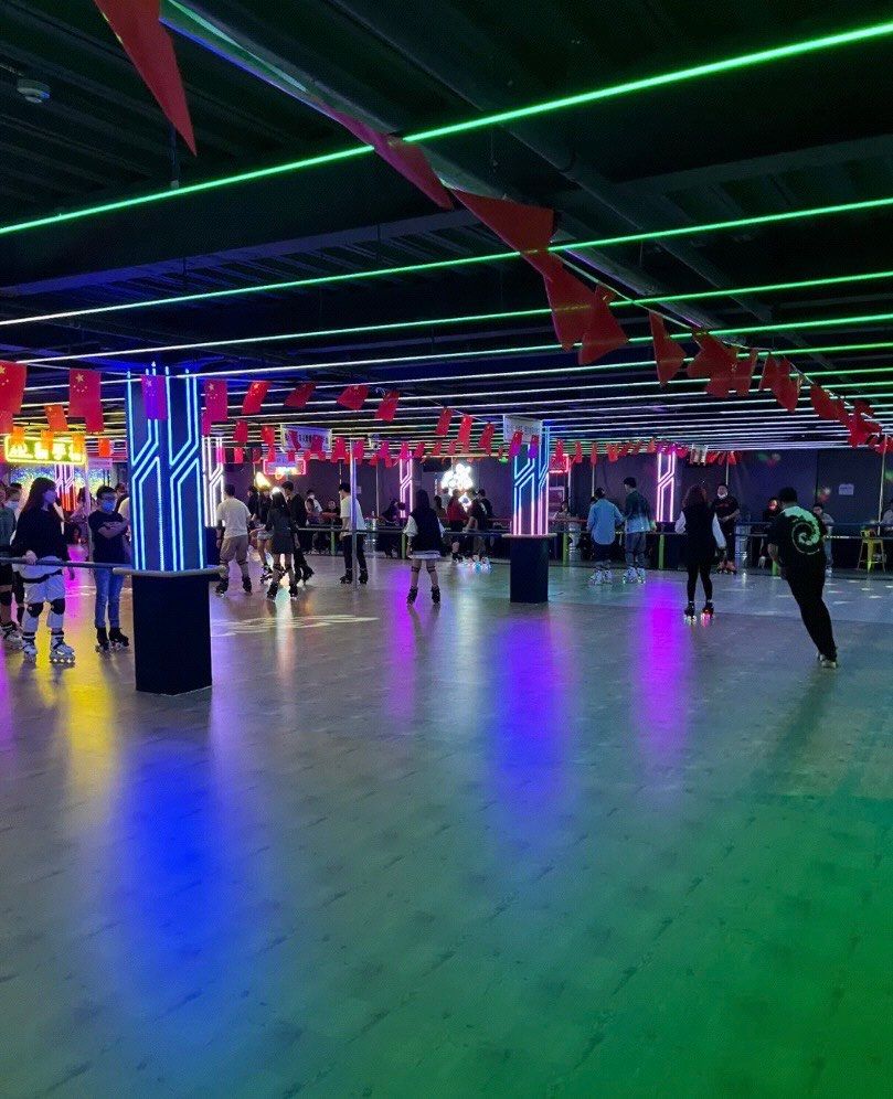 童年的回忆,单双排复古轮滑旱冰场