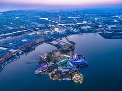 -上海滴水湖皇冠假日酒店
