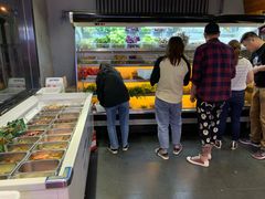 自助取餐区-万记麻辣烫国展总店
