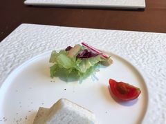 法式鹅肝配蔬菜沙拉-卡本妮法餐厅·北京和平宾馆