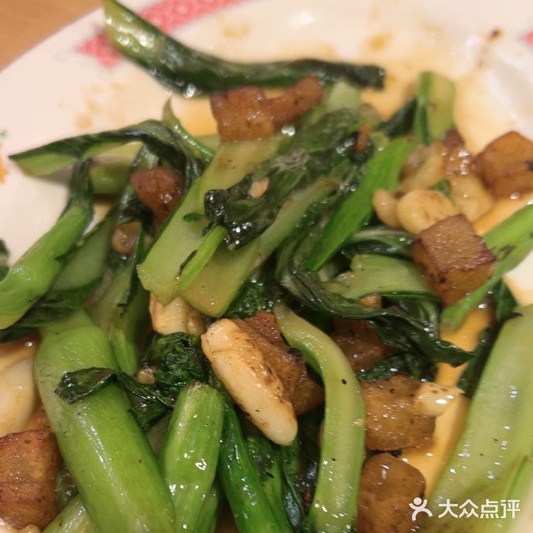 总体是好吃的！和威皇差不多但是煲仔饭比威皇的好吃