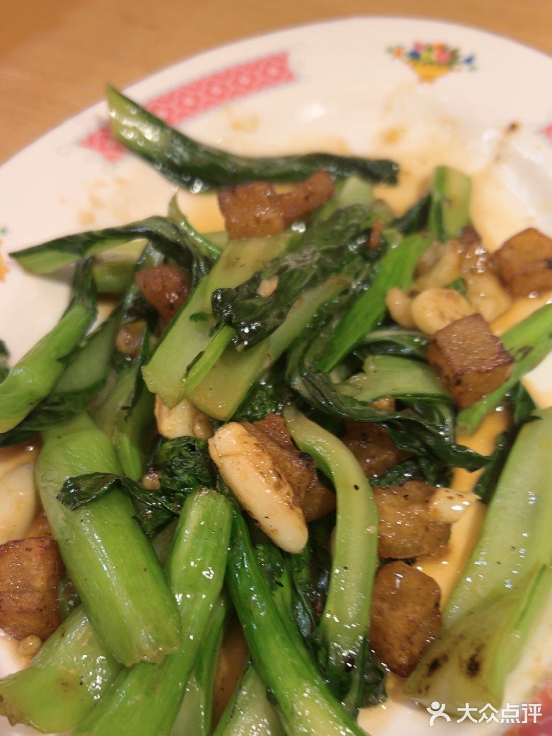 总体是好吃的!和威皇差不多但是煲仔饭比威皇的好吃