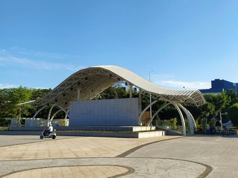 新城广场大厦-停车场