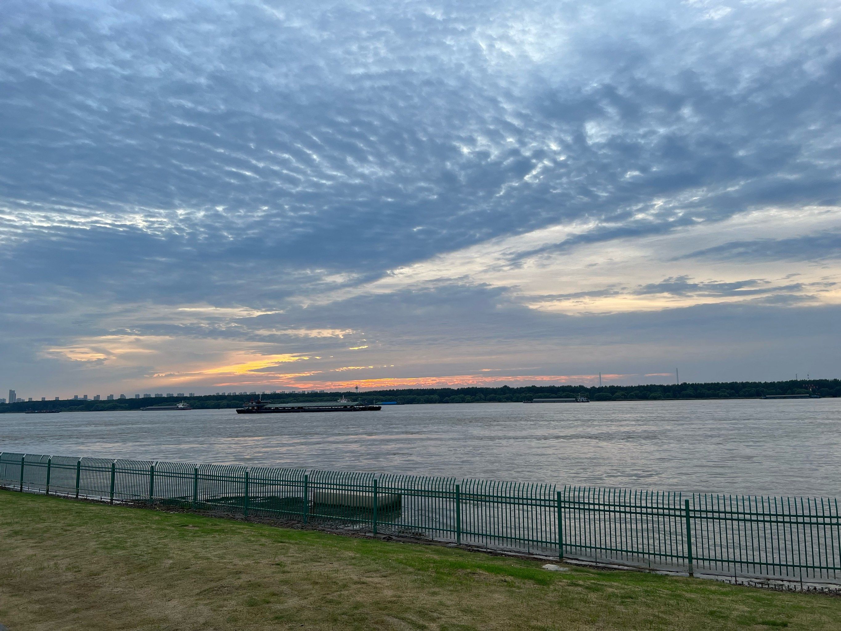 天天领红包燕子矶的江边美景让人心旷神怡