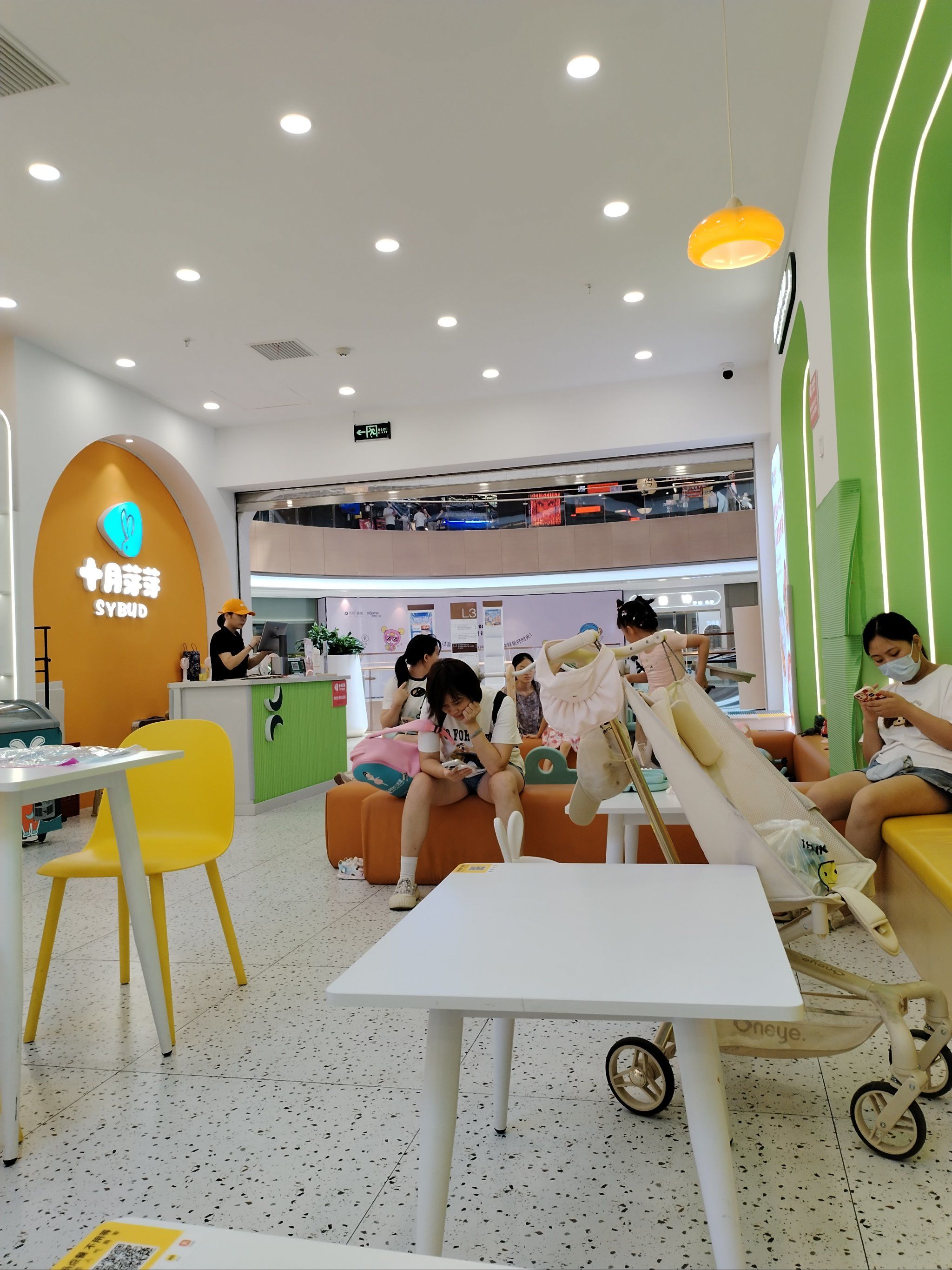 很干净卫生,菜品很齐全,食材感觉很新鲜