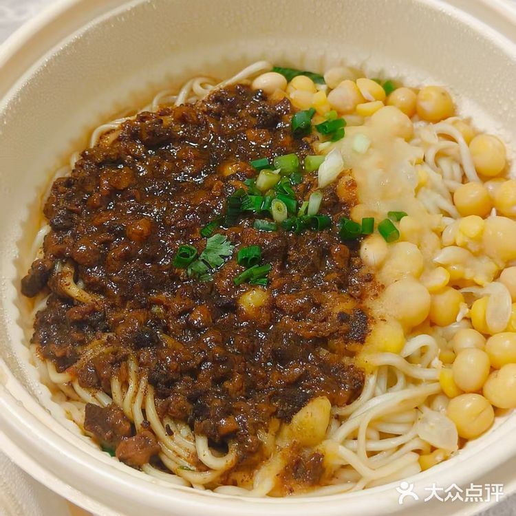 绵绵密密的兵哥豌杂面，肉酱好香