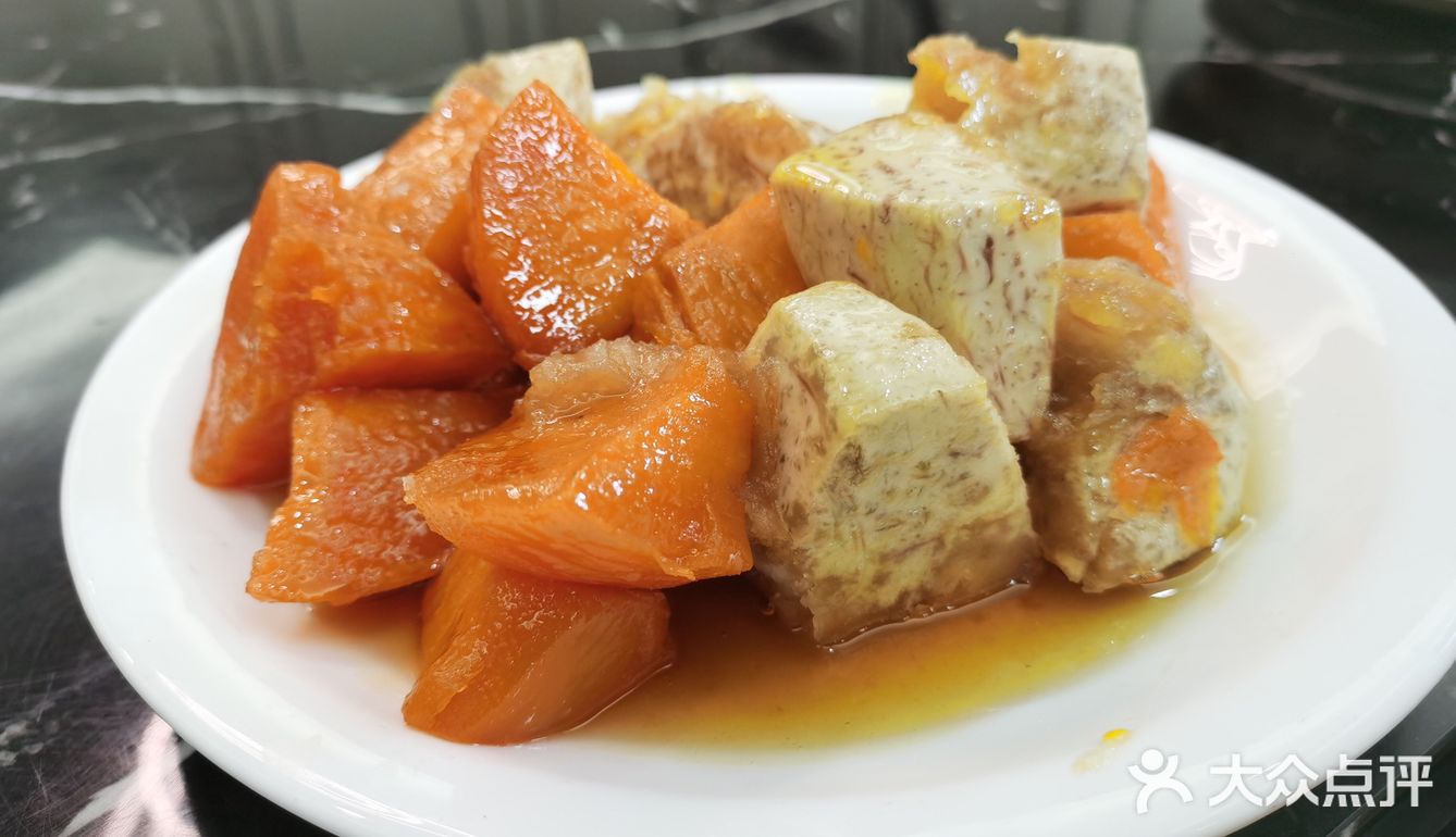 咸蛋黄焗百合,也是很惊艳的一道菜,看起来很普通