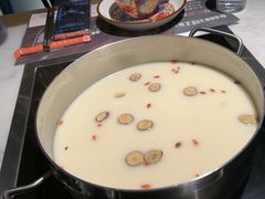 -尚尚仙·酸汤猪手·猪肚鸡火锅(华联万柳购物中心店)