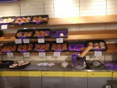 面包甜点陈列柜-老佛爷饼店