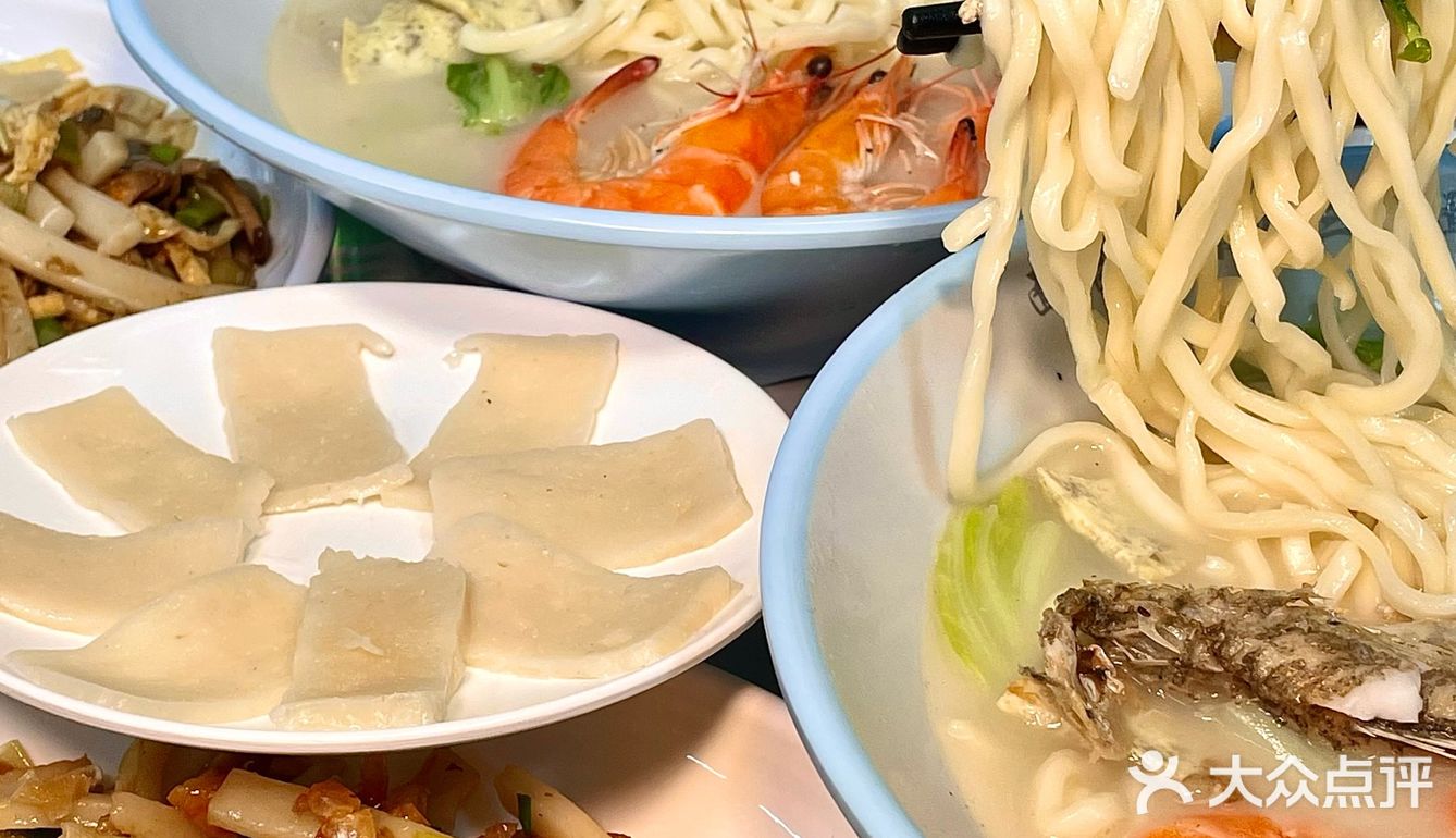 🍜海鲜面能多新鲜？活着到吃完不超十分钟…

