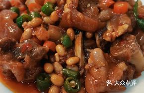 Braised Pig Trotter with Soybeans