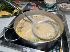 -尚尚仙·酸汤猪手·猪肚鸡火锅(华联万柳购物中心店)