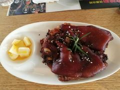 迷迭香烤猪前手-辛德勒啤酒德餐厅