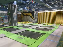 -反弹蹦床公园·亲子乐园·团建·派对(尚品奥莱店)