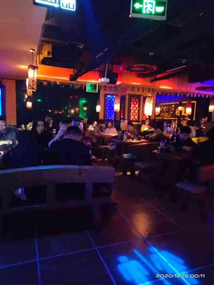 perrys·酒吧(虹口店)-"大学三年 来虹p喝了两年 虹p成为了我们.