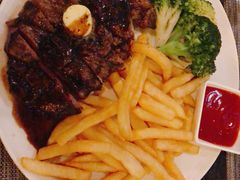 碳烤肉眼牛排及秘制牛排汁-WOLFGANG PUCK KITCHEN & BAR(迪士尼小镇店)