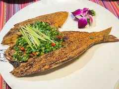 -香巴拉云南餐厅(华莱坞店)