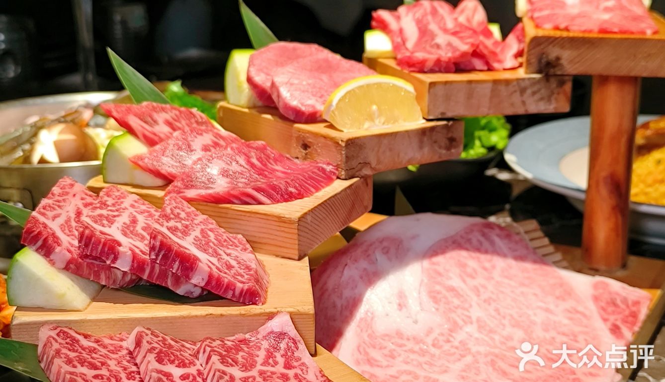 谁说餐饮寒冬没好店❓❗阶梯日式烤肉来破局！