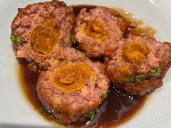 鸭蛋黄狮子头-梅飞酒家(名辉豪庭店)