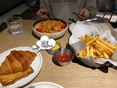 蟹肉炒蛋牛角包-Maxpoint Kitchen 西餐咖啡(乐峰广场店)