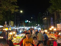 -周日夜市