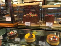 面包甜点陈列柜-老佛爷饼店