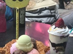 -莓园冰淇淋店