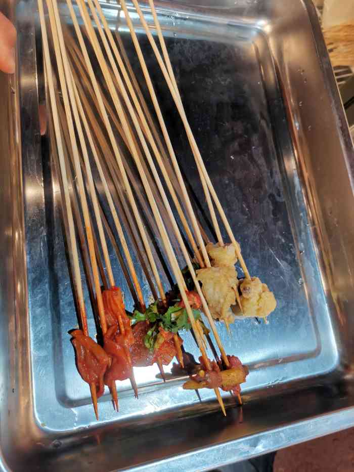 王胖胖牛肉串串火锅-"[薄荷]环境:店面挺大,就在樱花一路与书.