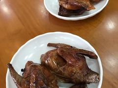 红烧乳鸽-煲煲掂风味煲仔饭餐厅(西区店)